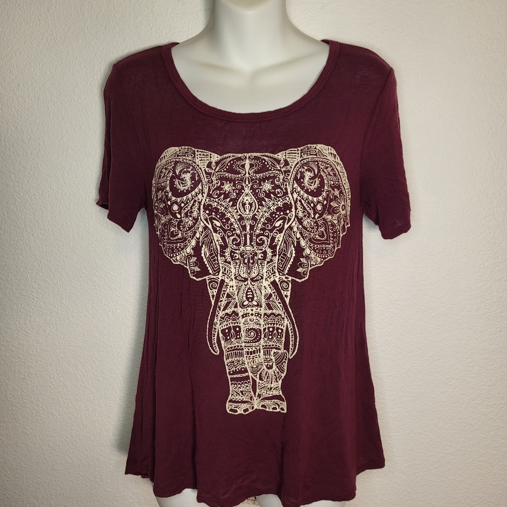 Moonchild burgundy top with elephant Graphic Tee size Small